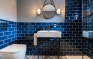 In-room Bathroom 5 Luxury Blackpool Apartments by Sasco