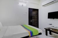 Bedroom Treebo Trend Hotel Krishna