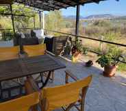 Common Space 2 Cosy Calm Cottage in Olive Trees With sea View