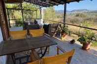 Common Space Cosy Calm Cottage in Olive Trees With sea View