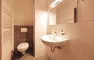 In-room Bathroom 7 bp24 Hotel Eschweiler