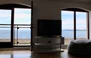 Bedroom 7 Beachfront Panoramic Seaview Free Wifi & Parking