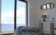 Bedroom 4 Beachfront Panoramic Seaview Free Wifi & Parking