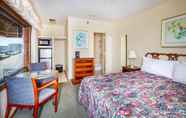 Bedroom 4 Sea Spiral Suites & Motel