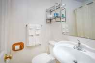 Toilet Kamar Sea Spiral Suites & Motel