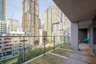 Exterior Two Bedroom Apartment in Canary Wharf