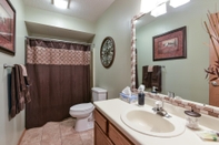 In-room Bathroom Welcome Inn- Pools - Great Balcony - Trails to Fishing -SO Close to Sdc!!