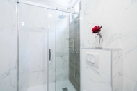 In-room Bathroom Apartments Tayra