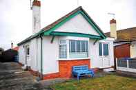 Exterior Beachcomber Seafront Pet Friendly Cottage