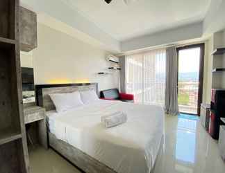 Kamar Tidur 2 Bright Studio Room at Beverly Dago Apartment