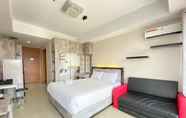 Kamar Tidur 3 Bright Studio Room at Beverly Dago Apartment