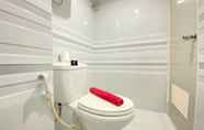 In-room Bathroom 5 Wonderful & Stylish Studio at Jarrdin Cihampelas Apartment