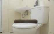 Toilet Kamar 3 Modern 2BR Apartment @ Springlake Summarecon