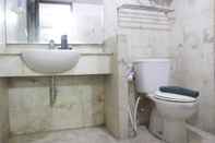 Toilet Kamar Deluxe & Comfy 2BR at Braga City Walk Apartment