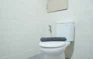 Toilet Kamar 7 New Furnish and Homey 1BR Apartment at Pejaten Park Residence