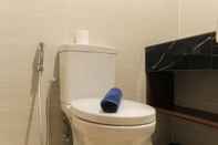 Toilet Kamar Homey and Comfort Studio at West Vista Apartment