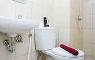 Toilet Kamar 5 Best and Relax 2BR Springlake Summarecon Apartment