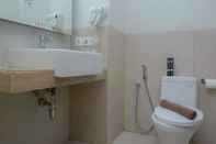 Toilet Kamar Cozy Studio at Bogor Icon Apartment