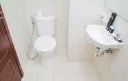 Toilet Kamar 3 Comfortable 1BR Apartment at Vittoria Residence