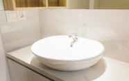 Toilet Kamar 3 Brand New and Homey 2BR Meikarta Apartment