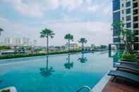 Kolam Renang Comfy 1BR with City View at Permata Hijau Suites Apartment