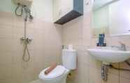 Toilet Kamar 7 Comfy and Minimalist Studio at Pakubuwono Terrace Apartment