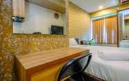 Bilik Tidur 6 Comfy and Simply Studio Room at Grand Kamala Lagoon Apartment