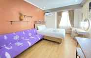 Kamar Tidur 2 Glam Decor Studio Apartment at Emerald Towers