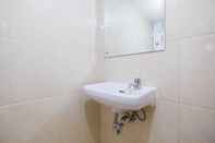 In-room Bathroom Comfort and Strategic Studio at Springlake Summarecon Bekasi Apartment