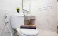 Toilet Kamar 2 Spacious Studio at Grand Kamala Lagoon Apartment