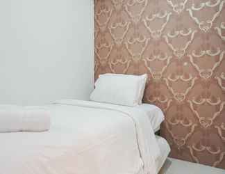 Kamar Tidur 2 Cozy Stay at 2BR Green Pramuka Apartment near Shopping Center