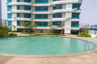 Kolam Renang Comfortable Studio Room Apartment at Grand Kamala Lagoon