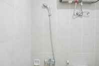 Toilet Kamar Comfortable 1BR at Nifarro Park Apartment