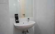 Toilet Kamar 6 Wonderful Studio Apartment at Urban Heights Residences