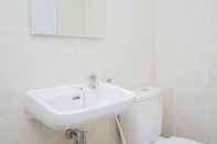 Toilet Kamar Cozy Studio Apartment at M-Town Residence