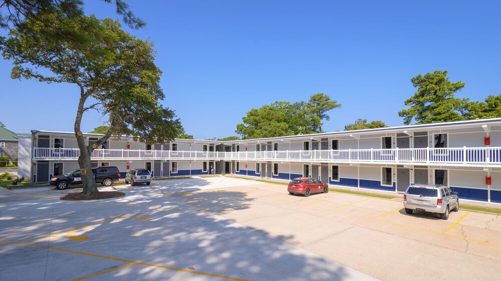 Common Space Heart of Manteo Motor Lodge