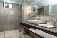 Toilet Kamar Country Inn & Suites by Radisson, Sonamarg