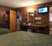 Bedroom 4 Indianhead Ironwood Motel