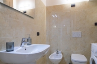 In-room Bathroom Residence Garibaldi