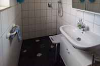 Toilet Kamar Ulm 2-room Apartment Near University & City Centre