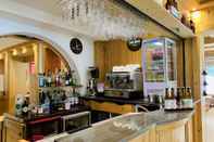 Bar, Kafe dan Lounge L’Arveyron Open House