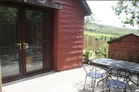 Common Space The Nook - Farm Park Stay with Hot Tub, BBQ & Fire Pit