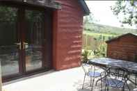 Ruang Umum The Nook - Farm Park Stay with Hot Tub, BBQ & Fire Pit