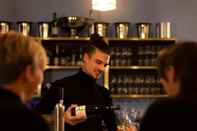 Bar, Cafe and Lounge the niu Hub