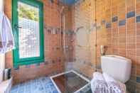 In-room Bathroom Villa Revita Kourouta Beach