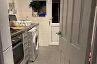 Accommodation Services Immaculate 4 Bedroom House, Near Central London