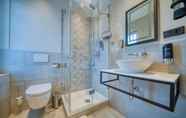 In-room Bathroom 7 Villa Boutique 115 by INA