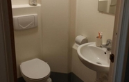 In-room Bathroom 6 En Suite Rooms STUDENTS ONLY - NEWINGTON