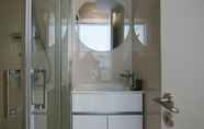In-room Bathroom 2 PhaedrusLiving Emerald Flat Lighthouse48