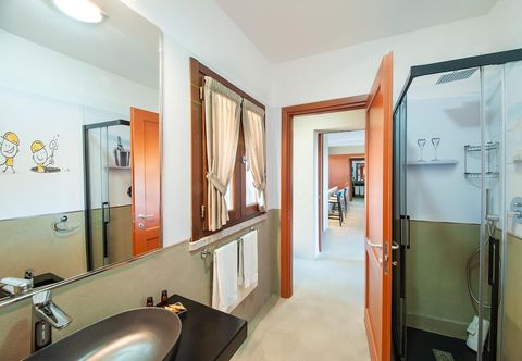 Lainnya Amazing Home in Trinita´d´agultu OT With Wifi and 6 Bedrooms